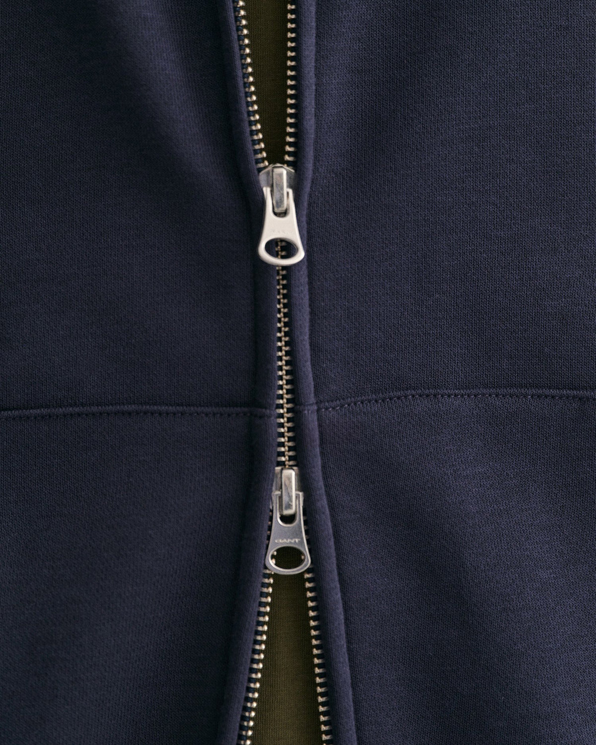 GANT Erkek Lacivert Fermuarlı Logolu Sweatshirt