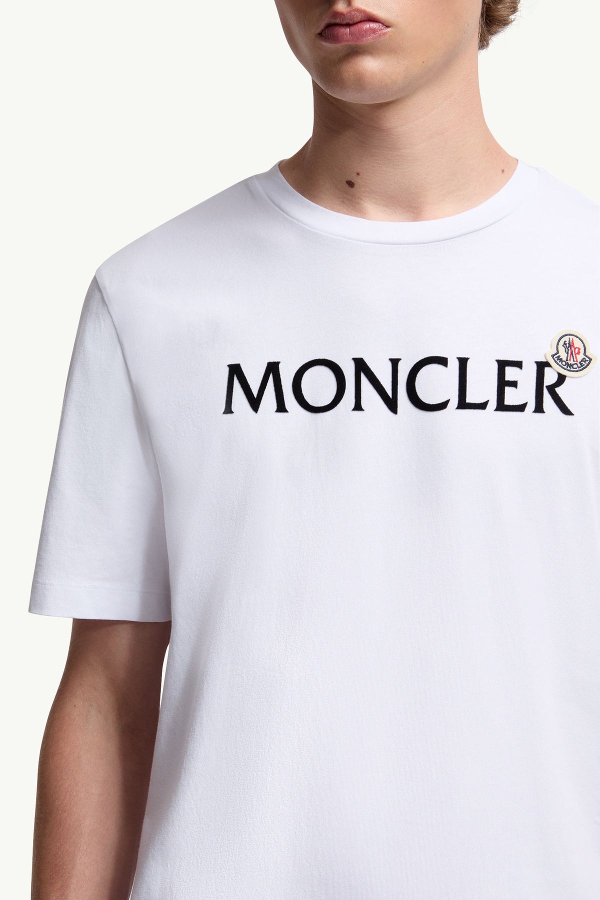 Moncler Kadife Baskılı Logolu Beyaz Pamuklu T-Shirt