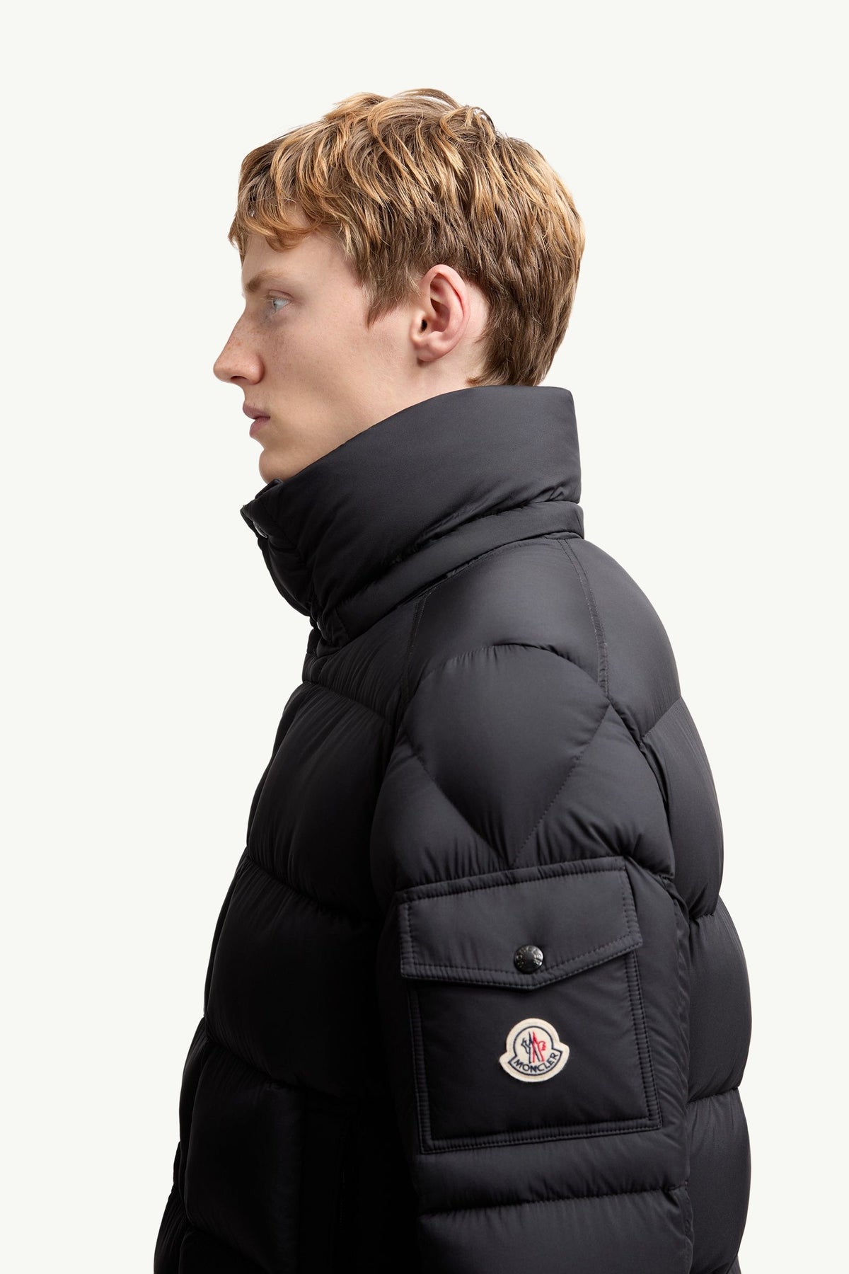 Moncler Maya 70 Kapüşonlu Kısa Kaz Tüyü Mont