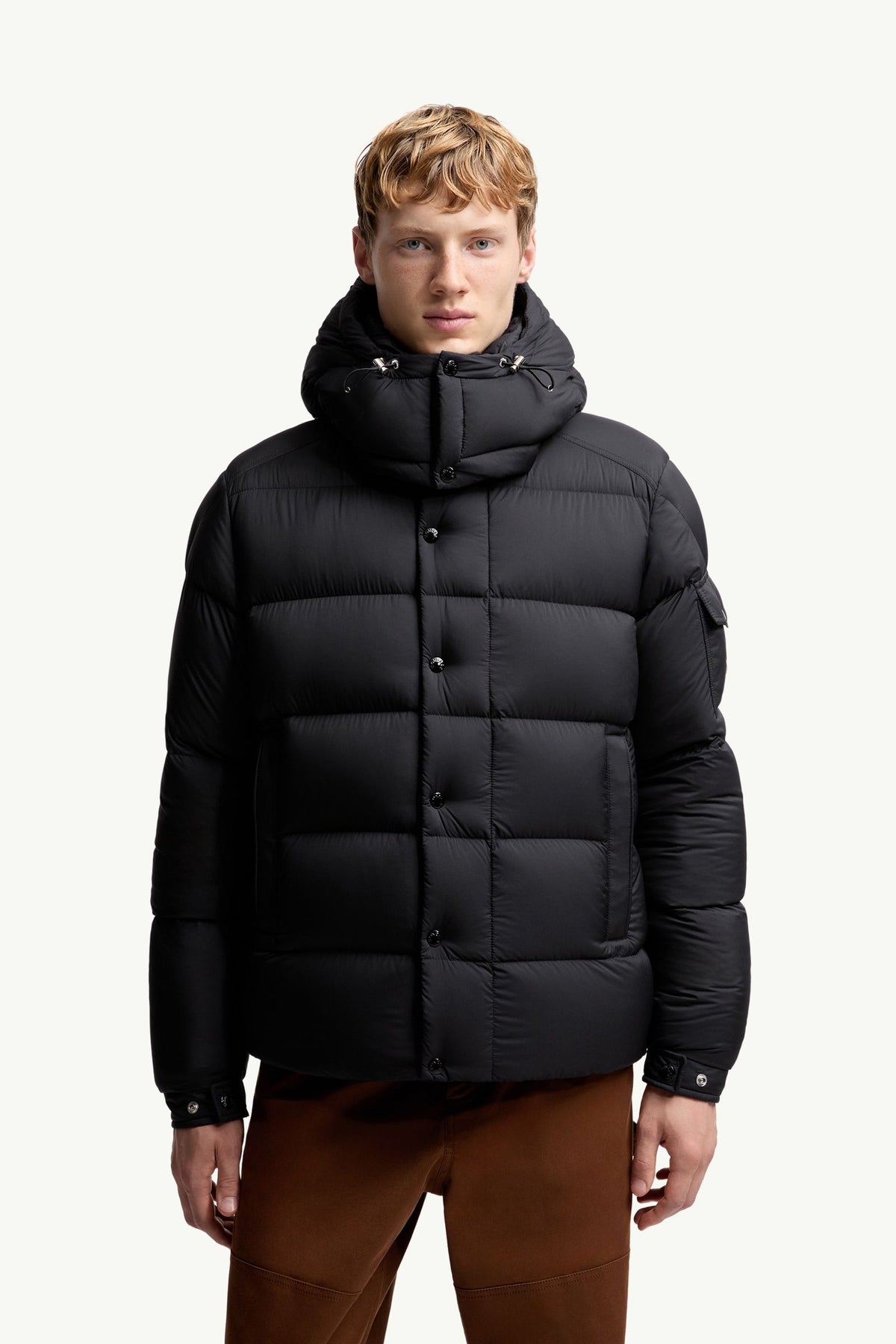 Moncler Maya 70 Kapüşonlu Kısa Kaz Tüyü Mont