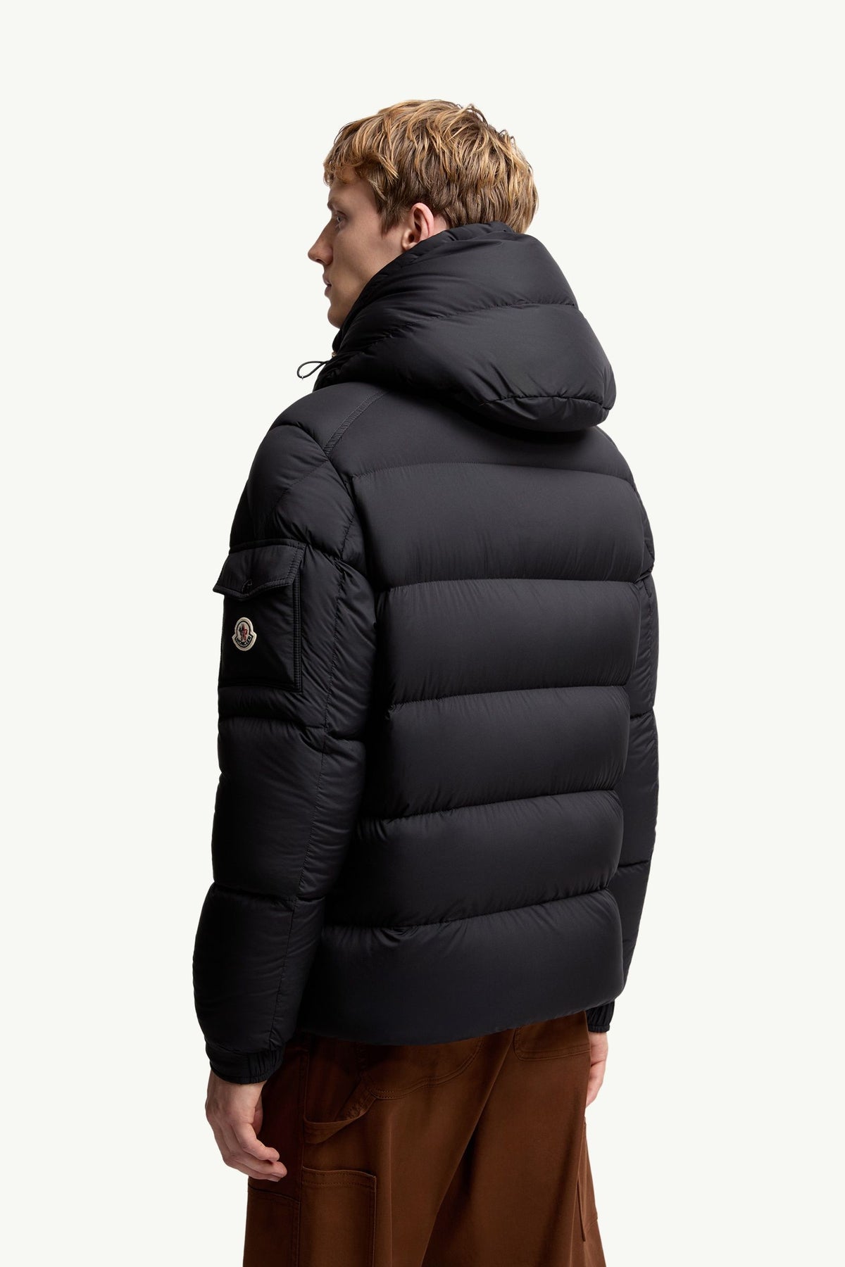 Moncler Maya 70 Kapüşonlu Kısa Kaz Tüyü Mont