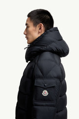 Moncler Maya 70 Kapüşonlu Kısa Kaz Tüyü Mont