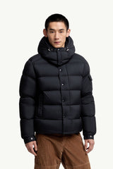 Moncler Maya 70 Kapüşonlu Kısa Kaz Tüyü Mont