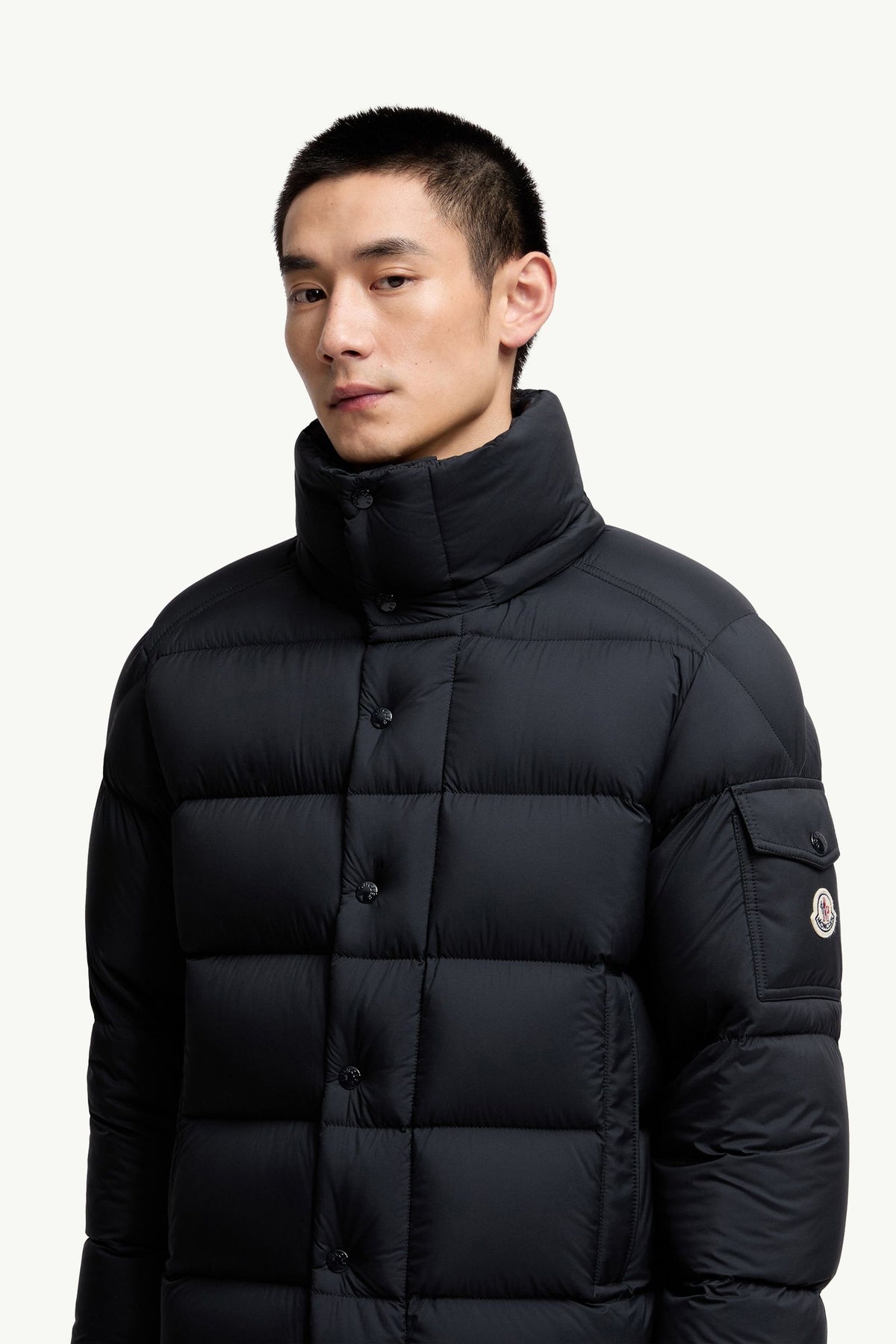 Moncler Maya 70 Kapüşonlu Kısa Kaz Tüyü Mont