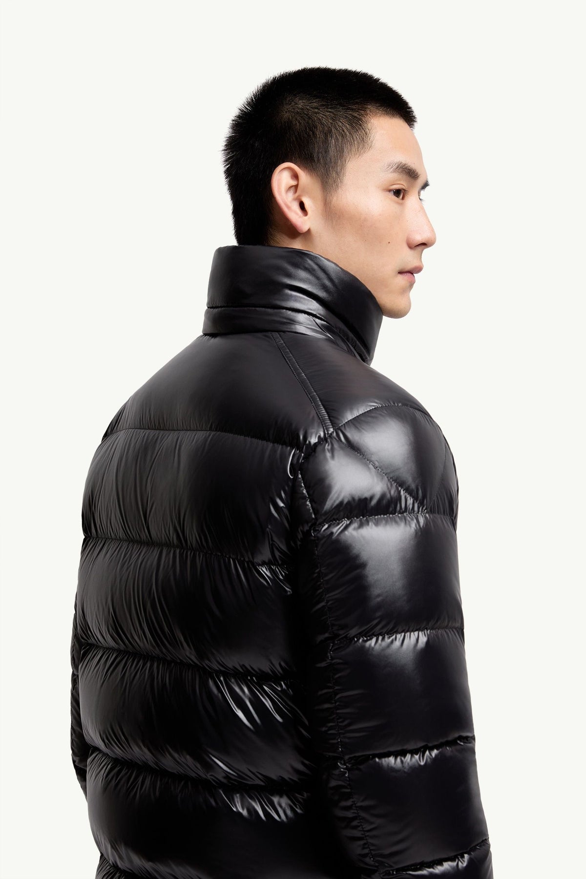 Moncler Maya Kapüşonlu Kısa Kaz Tüyü Mont
