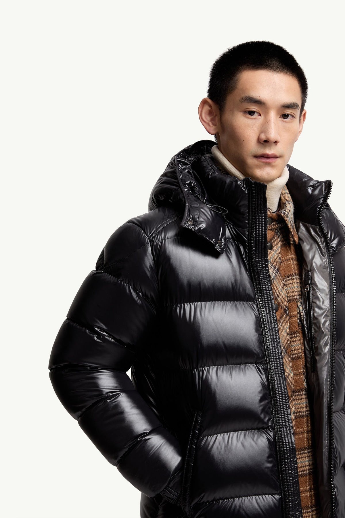 Moncler Maya Kapüşonlu Kısa Kaz Tüyü Mont