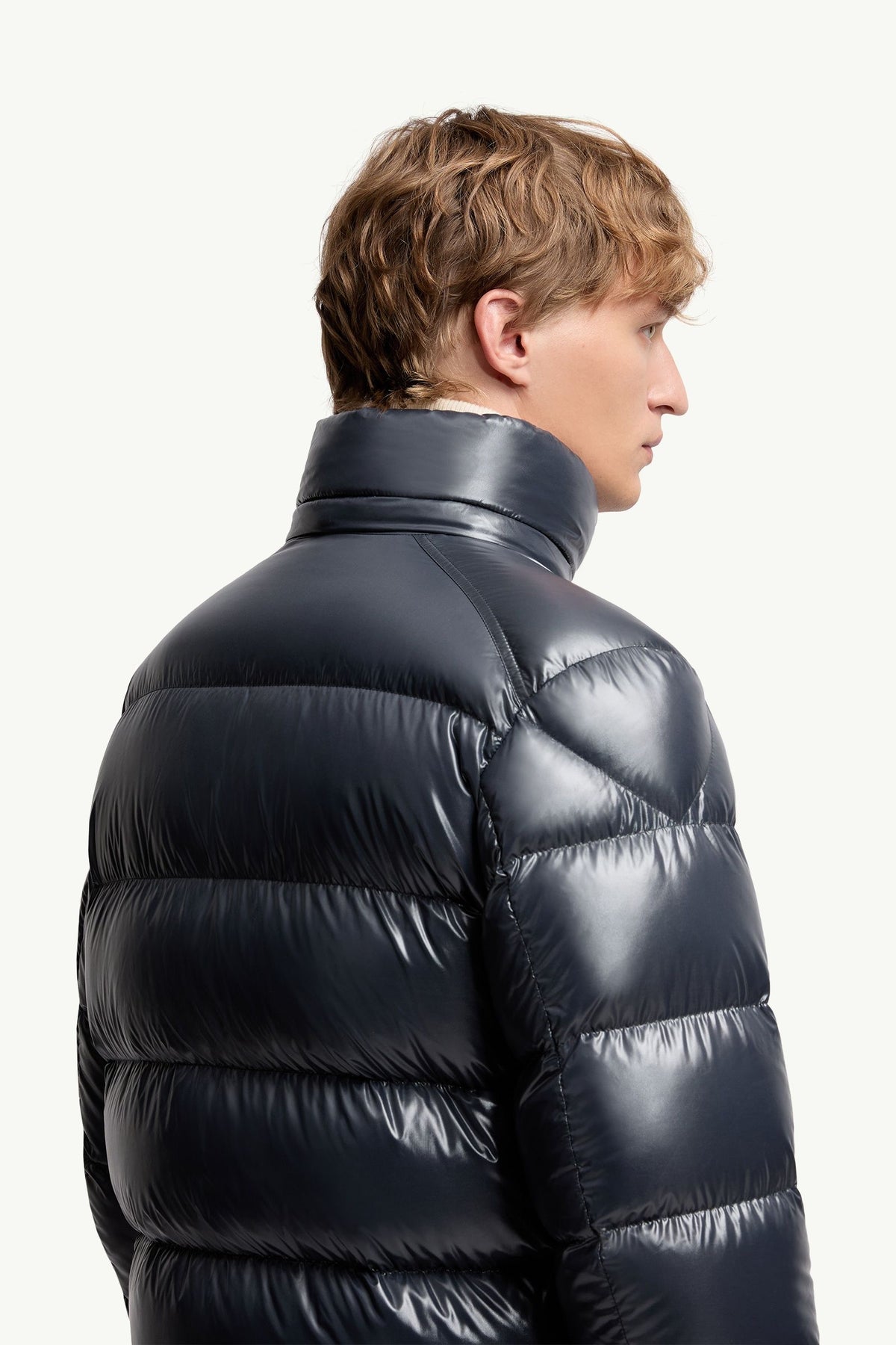 Moncler Maya Kapüşonlu Kısa Kaz Tüyü Mont