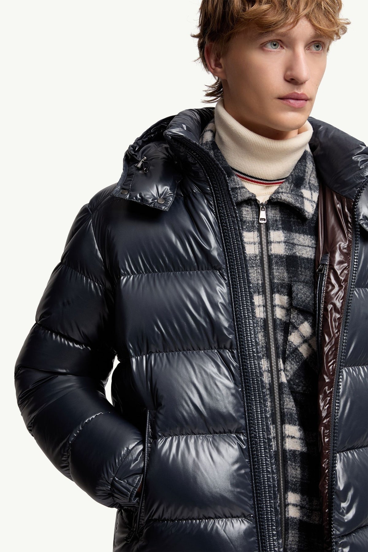 Moncler Maya Kapüşonlu Kısa Kaz Tüyü Mont